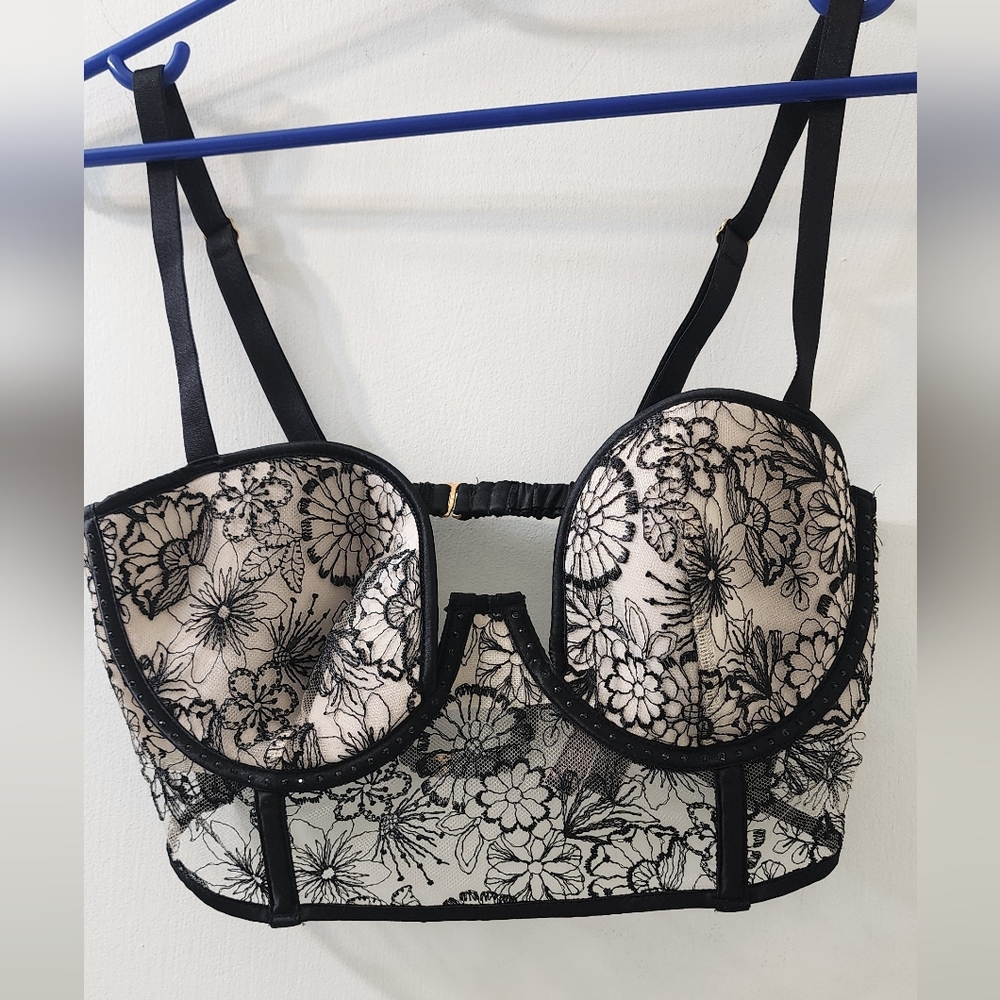 Elegant Black Lace Bustier‎